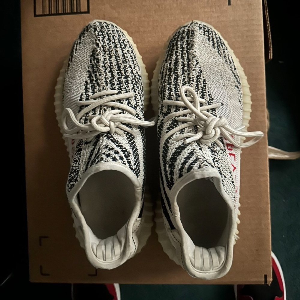 Used Men’s Yeezy Boost 350 Zebras size 8.